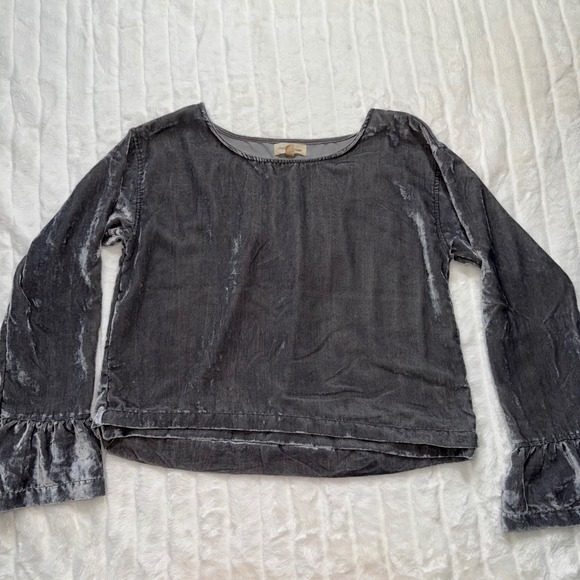cloth & stone Tops - Cloth & Stone Velvet Bell Sleeve Top Gray Size L Relaxed‎ Fit